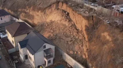 Оползень в Алматинской области: повреждены несколько домов