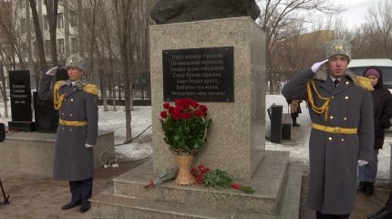 Алғыс айту күні: құтқарушылар мемориалына гүл шоқтары қойылды