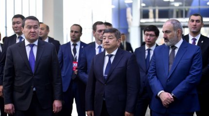 Премьер Кыргызстана возмущён тем, что "Алиса" и "Siri" не говорят на казахском и кыргызском языках