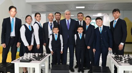 Мемлекет басшысы Көктал ауылдық мектебіне барды