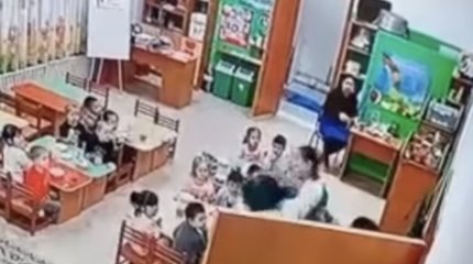 Недетские разборки: няня и медсестра подрались в детском саду Темиртау