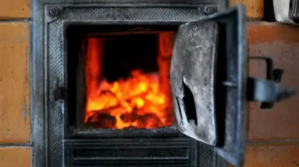 Семейде екі адамға иіс тиді