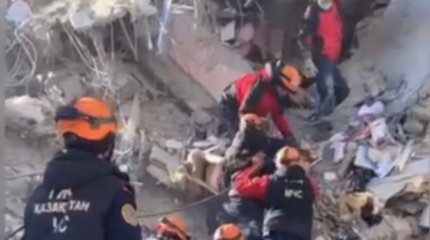 Спасти женщину из-под завалов в Турции удалось казахстанским спасателям