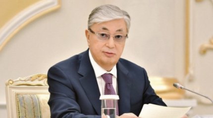 Токаев поздравил казахстанцев с Днем благодарности