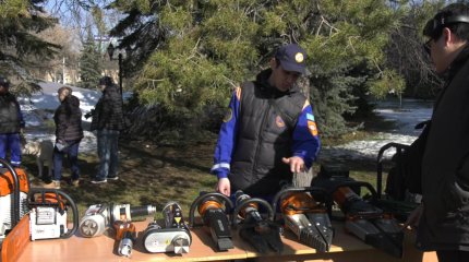 Казахстанские спасатели показали технику, с которой работали в Турции