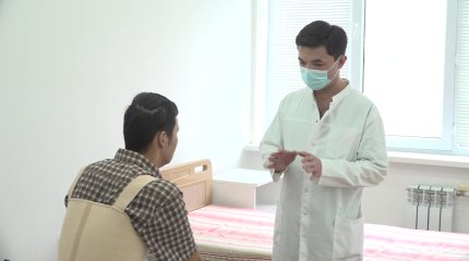 Мангистауские медики спасли жизнь 18-тилетнему парню