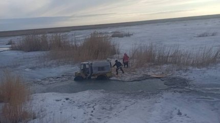 Двух атырауских сельчан пришлось искать с вертолёта