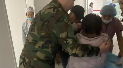 Женщина провалилась под лед в Атырау