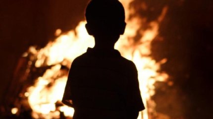 Ақтауда өртеніп жатқан үйден бала құтқарылды