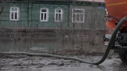 Отходами коровьей фермы затопило российское село