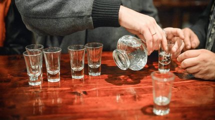 Более 139,9 млн литров водки, коньяка и спирта выпили казахстанцы с прошлом году