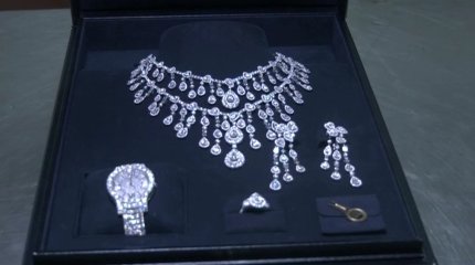 «Бриллиантовый» скандал разгорелся вокруг экс-президента