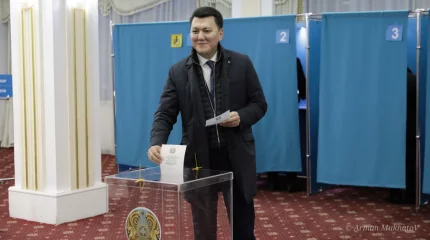 Ерлан Қарин Мәжіліс және мәслихаттар депутаттары сайлауында дауыс берді