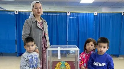 Маңғыстауда үшемдерін ерткен ана өз таңдауын жасады