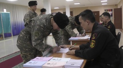 Казахстанские военнослужащие завершили голосование на избирательных участках в военных городках