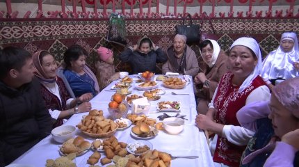 Қызылордада дауыс беруге келгендерге бауырсақ ұсынылып, ұлттық ойындар ұйымдастырылды