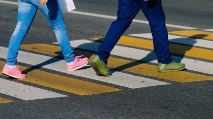 Өзбекстанда жаяу жүргіншілерге жарық шағылдырғыш кеудеше кию міндеттелгелі жатыр