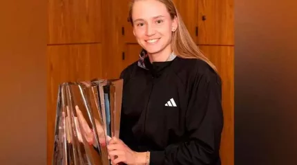 Мемлекет басшысы Елена Рыбакинаны жаңа жеңісімен құттықтады