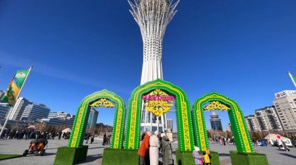 Бауырсақ, наурыз көже: Бәйтерек маңайында киіз үйлер тігілді