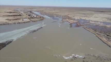 Қостанай облысы Ахмет ауылының тұрғындары үйлеріне қайықпен қатынап жүр