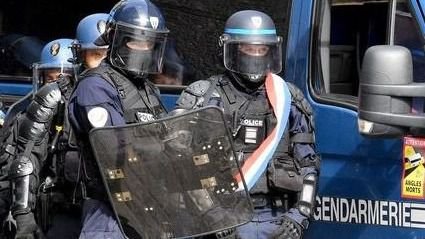 Францияның Сен-Солин қаласында 200-ге жуық тұрғын мен 37 полицей жараланды