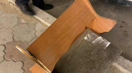 Диван на голову: пострадавший житель Актау уже третий месяц парализован