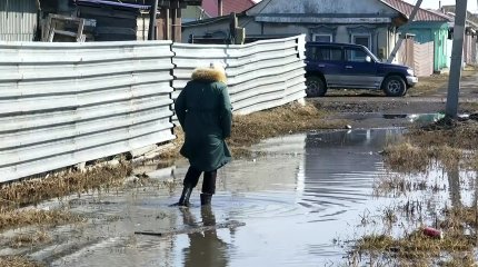«Вторые сутки в воде»: частный сектор затопило в Петропавловске