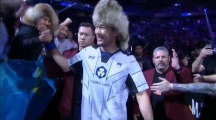«Вдохновляет подрастающее поколение»: Токаев на встрече с бойцом Шавкатом Рахмоновым