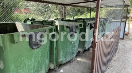 Мусорные контейнеры на 29 млн тенге сгорели в Уральске