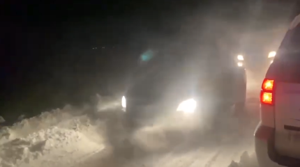 Больше 70 автомобилей застряли на трассе в области Абай