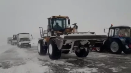 Абай облысында жүзден аса көлік қар қарсауында қалды