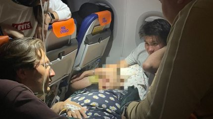 Қазақстандық дәрігер ұшақ бортындағы әйелді аман алып қалды