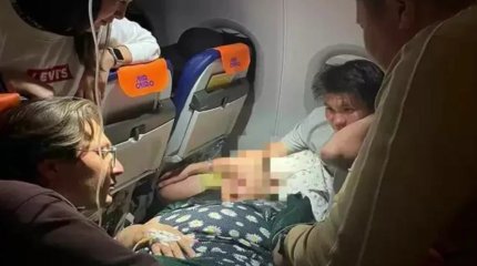 Алматылық дәрігер ұшақта жүрегі қысылып, есінен танған жолаушыны аман алып қалды