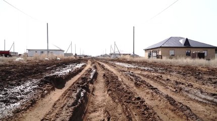 Без дорог и воды: жители пригорода Актобе четвертый год ждут благ цивилизации