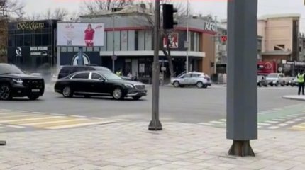 Курьер с рюкзаком в президентском кортеже рассмешил казахстанцев