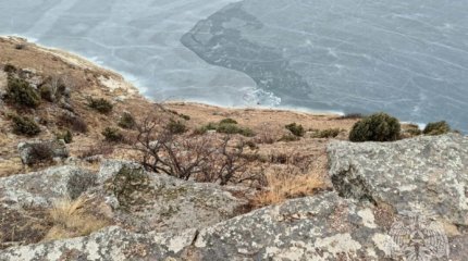 Автомобиль с пассажирами рухнул в озеро в Кабардино-Балкарии