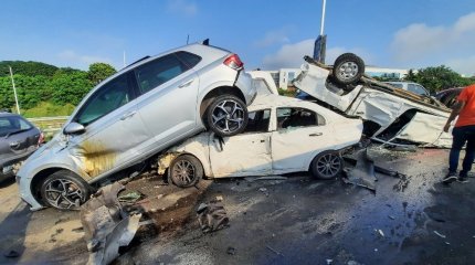 Аварию на полсотни авто устроил водитель грузовика в ЮАР