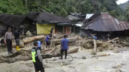 Индонезияда көшкіннен 15 адам қаза тауып, ондаған адам із-түзсіз жоғалды