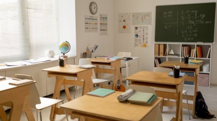 Қазақстанда жемқор шенеуніктерден тәркіленген ақшаға 70 мектеп салынады