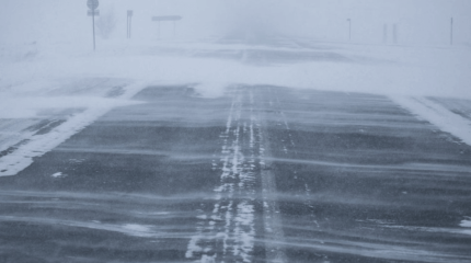 Қазақстанның бес өңірінде ауа райына байланысты жолдар жабылды