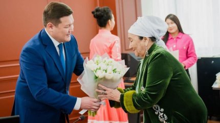 Димаш Құдайбергеннің әжесі Президенттен алғыс хат алды