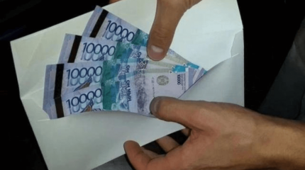 БҚО-да полиция қызметкері пара алды деген күдікке ілінді