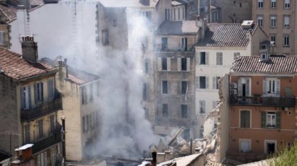 Два трупа нашли под завалами в Марселе