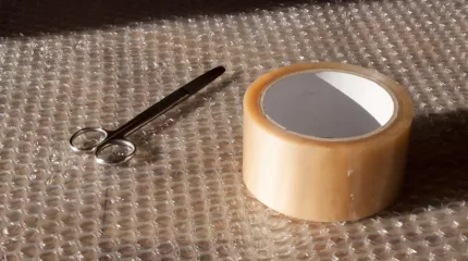 Ақтөбедегі онкологиялық ауруханада лейкопластырь орнына скотч қолданылған