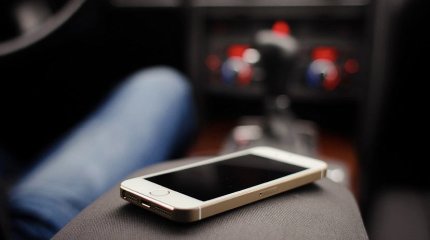 Пассажирка украла телефон у таксиста в Усть-Каменогорске