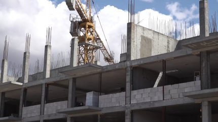 Скандал с долгостроем в Усть-Каменогорске: дольщики заступились за застройщика