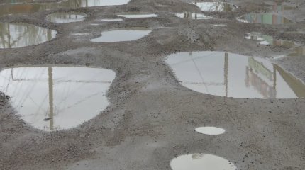 "Это кошмар!": алматинские водители каждый месяц ремонтируют авто из-за плохих дорог