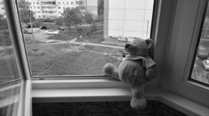 Павлодарда үш жасар бала 9-қабаттан құлап кетті