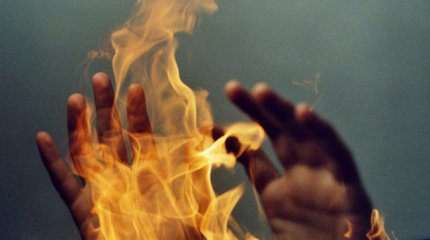 Житель Туркестанской области из ревности пытался сжечь свою возлюбленную