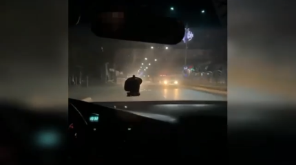 Лихач выехал на встречку и снял это на видео в Туркестанской области